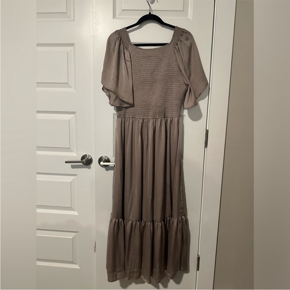 Elegant Gray Women's Dress - Picture 6 of 6